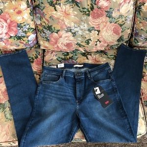 NWT LEVI’S 724